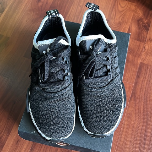 Adidas NMD R1 - Picture 2 of 5